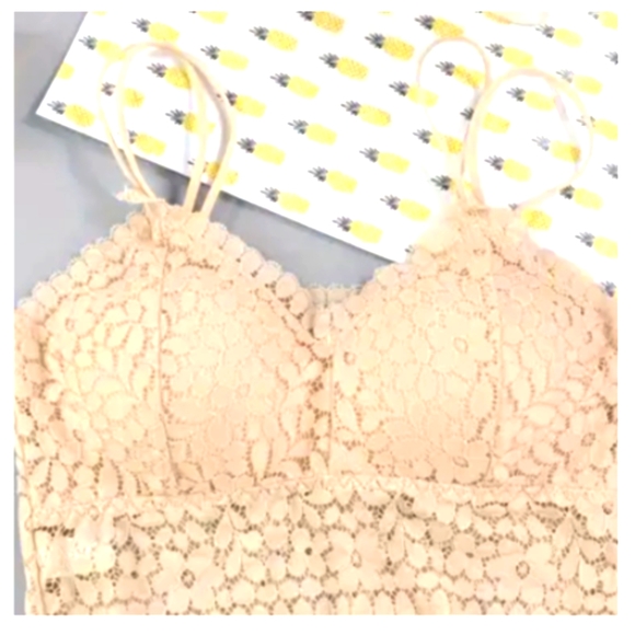BNWT size medium crop top/bra, nude colour, super cute - Picture 3 of 14